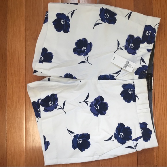 NWT BANANA REPUBLIC SPRING SHORTS! - Picture 2 of 2